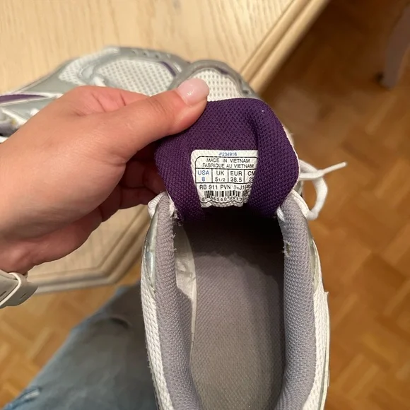 VINTAGE REEBOK RUNNING SHOES - Picture 6 of 10